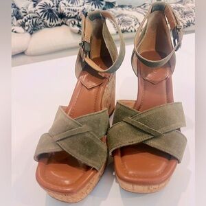 Crowne Vintage suede wedge